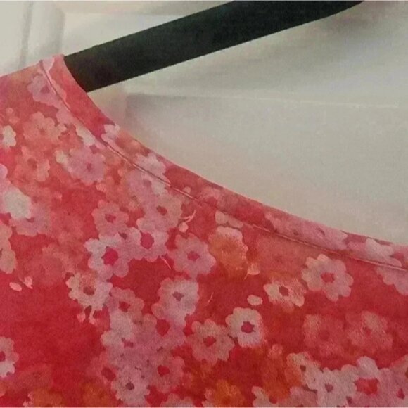 Gap Red Floral Mesh Detail Top Size L - Picture 7 of 9